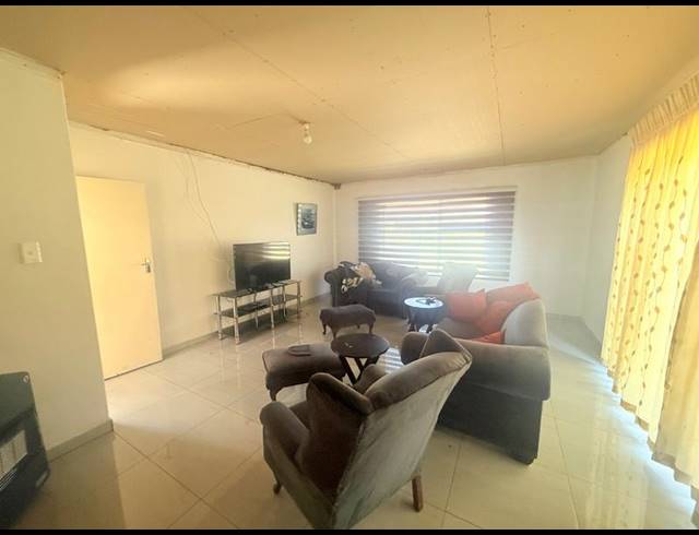 3 BEDROOM HOUSE FOR SALE IN VANDERBIJLPARK CW 5